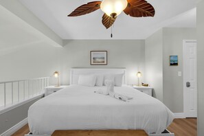 3 bedrooms, iron/ironing board, free WiFi, bed sheets - CRYSTAL SANDS, 2 BR, Gulf Front, Renovated, Beach Service, Pool, Grill (Destin)