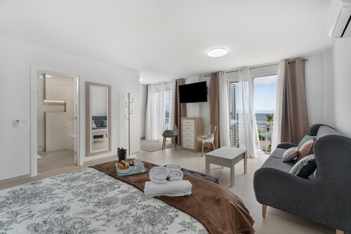 Vacation Villa 'Atlantico' with Sea View, Wi-Fi and Air Conditioning