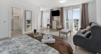 Vacation Villa 'Atlantico' with Sea View, Wi-Fi and Air Conditioning