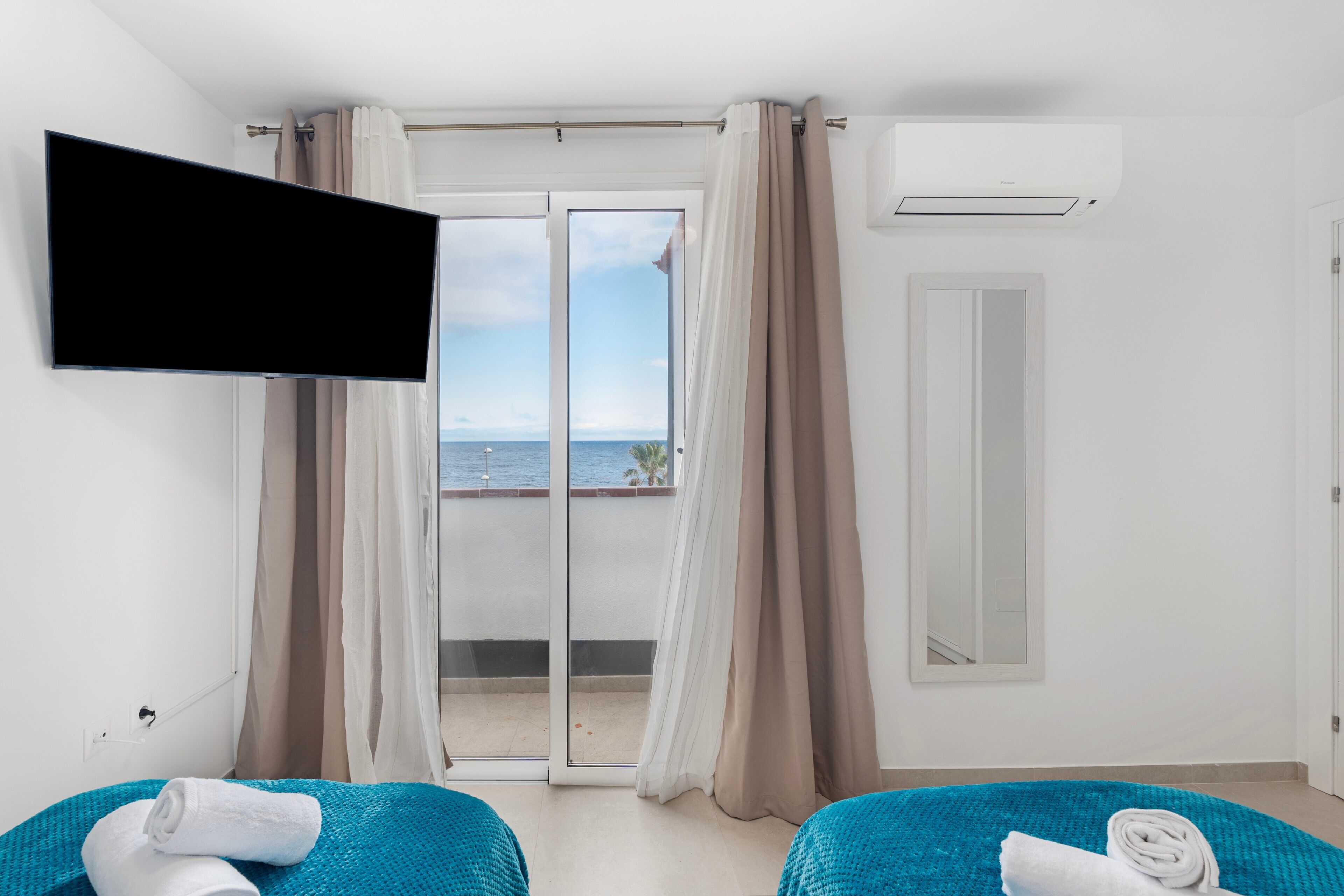 6 室のベッドルーム、WiFi (無料)、ベッドシーツ