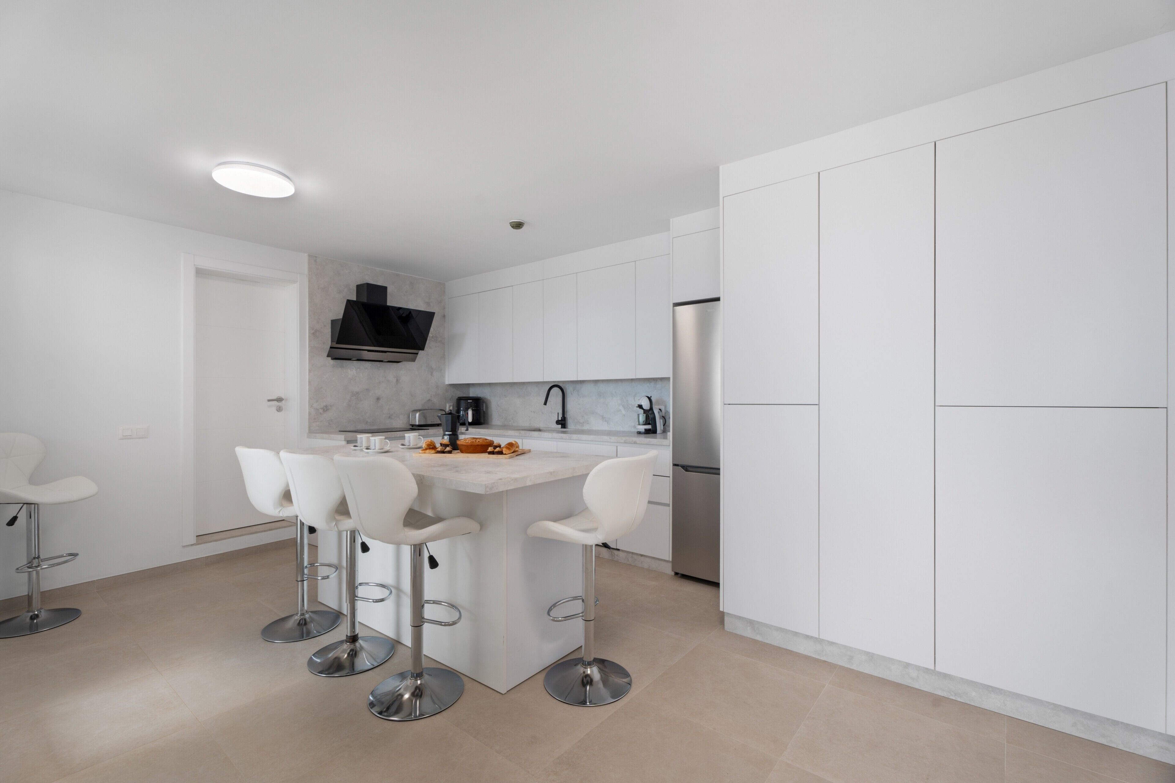 Refrigerador, microondas, horno, placa de cocina