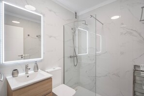 Douche, serviettes fournies