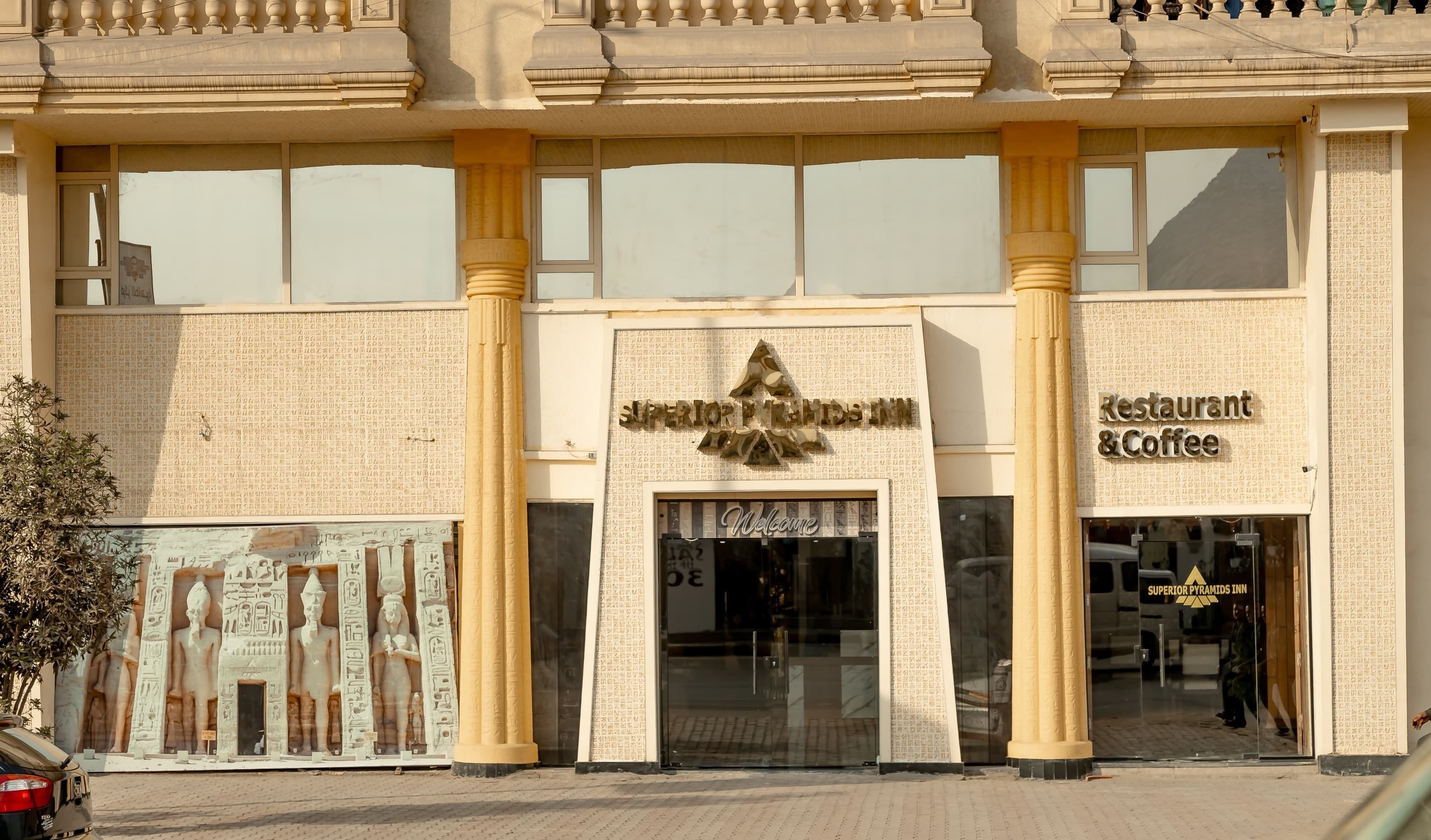 Photo - Superior Pyramids Inn