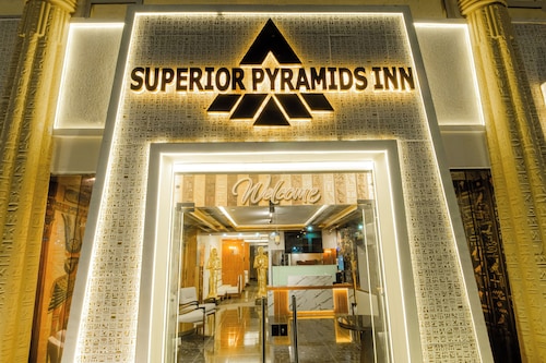 Superior Pyramids INN