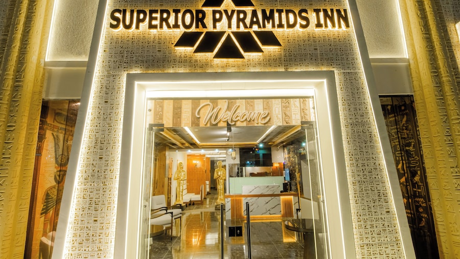 Superior Pyramids INN