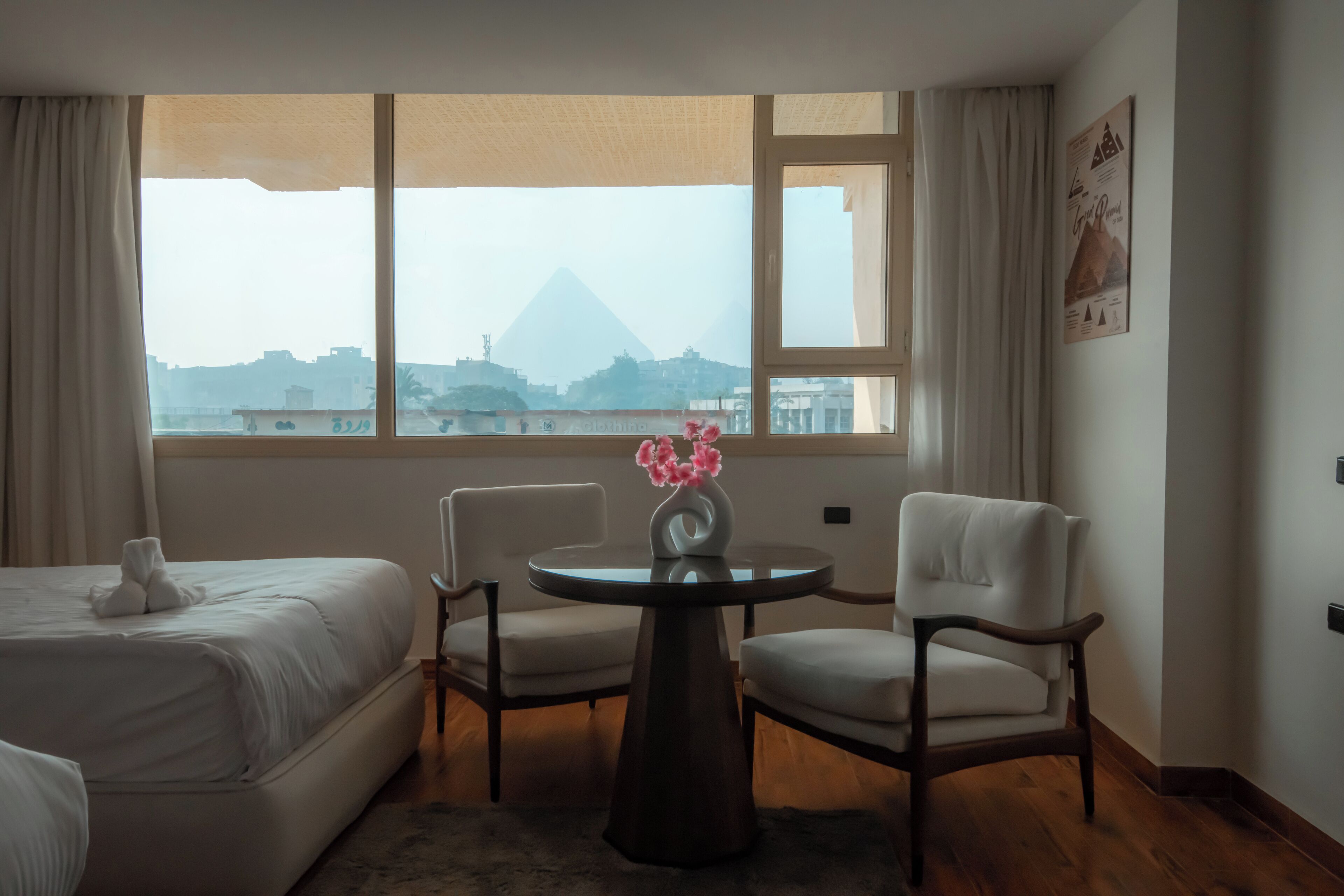 Photo - Superior Pyramids Inn