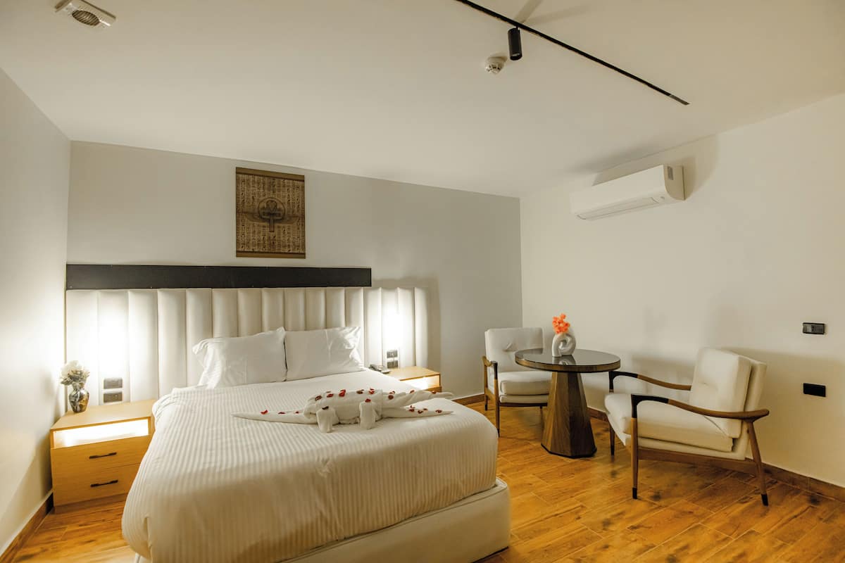 Egyptian cotton sheets, premium bedding, pillow-top beds, in-room safe