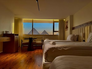 Egyptian cotton sheets, premium bedding, pillowtop beds, minibar - Superior Pyramids INN (Giza)