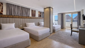 Family suite balcony PyramidView jacuzzi | Bộ trải giường bằng vải cotton Ai Cập, bộ đồ giường cao cấp 