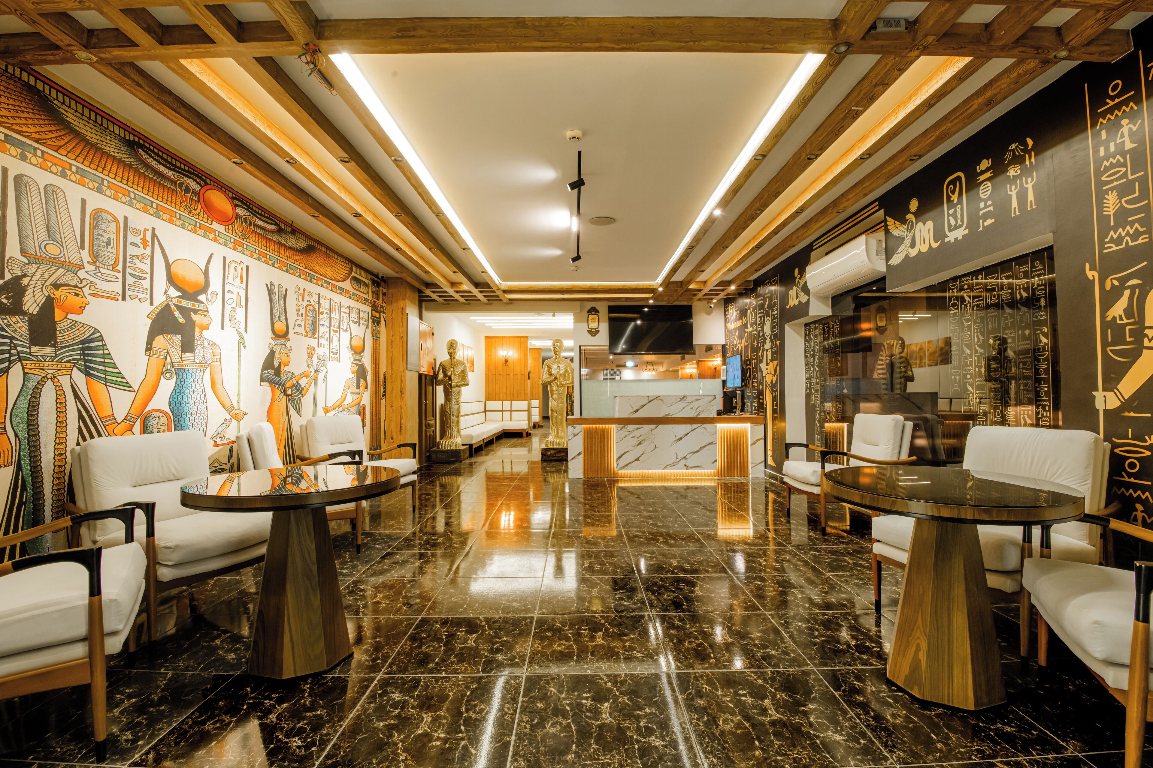 Photo - Superior Pyramids Inn