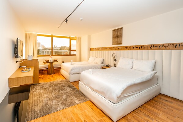 Luxury Quadruple Room, Mountain View