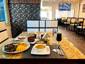 Free daily buffet breakfast