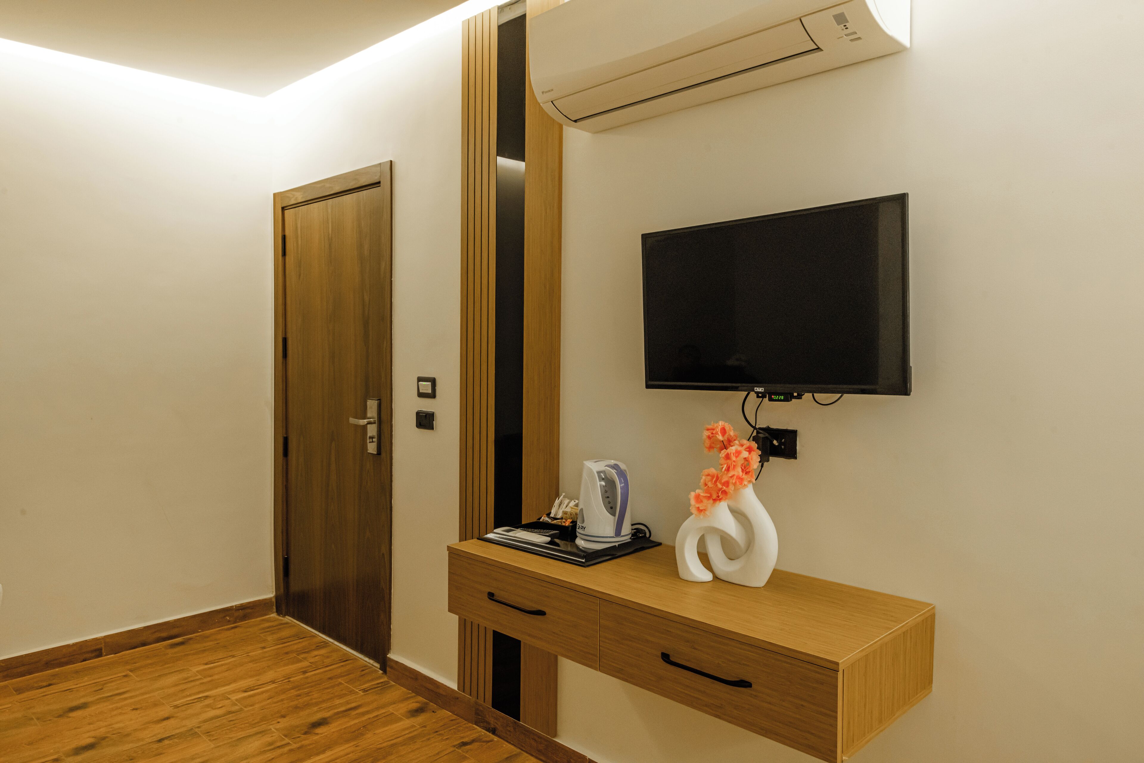 Photo - Superior Pyramids Inn