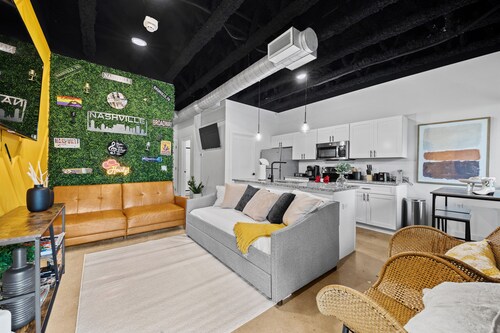 A Vibrant & Chic Studio 8 min from Broadway