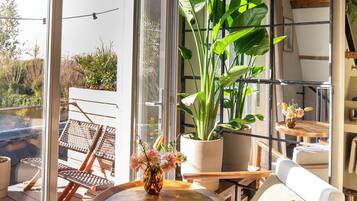 Panoramic-Loft, Terrasse | 1 Schlafzimmer, laptopgeeigneter Arbeitsplatz, kostenloses WLAN