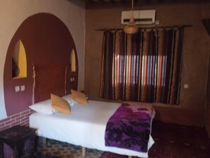 8 bedrooms, WiFi, bed sheets