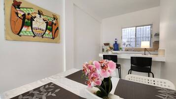 Apartment, 1 Bedroom, Balcony | Dining room