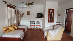 Deluxe-Apartment, Balkon, Hügelblick | Wohnbereich