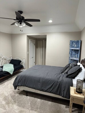3 bedrooms, desk, free WiFi, bed sheets