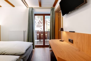 3 bedrooms, free WiFi, bed sheets