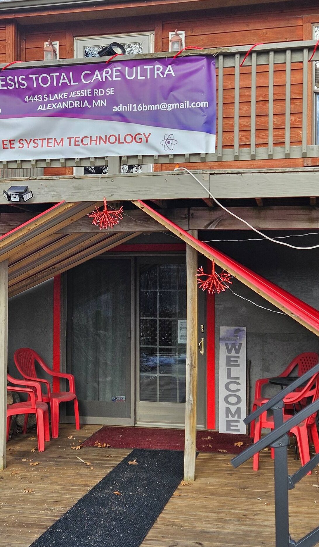 Un bâtiment sur lequel est affichée une banderole faisant la publicité des produits « Total Care Ultra » et « Technologie du système EE ».