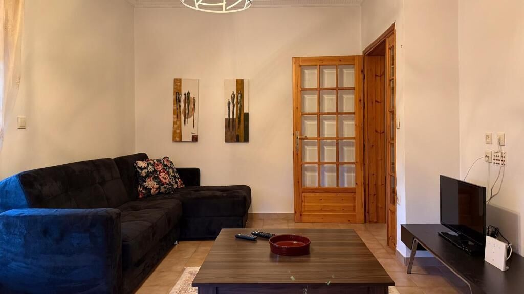 Flat-screen TV, fireplace