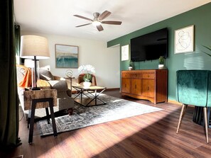 Smart TV - New Kitchen! Charming Mid-Century Modern Home! (Englewood)