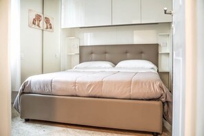 1 chambre, coffres-forts dans les chambres, fer et planche à repasser