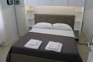 1 slaapkamer, een kluis op de kamer, een strijkplank/strijkijzer