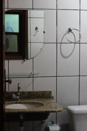 Comfort Twin Room, Lanai, City View | Bathroom