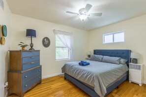 3 makuuhuonetta, silitysrauta/-lauta, vauvan matkasänky, Wi-Fi