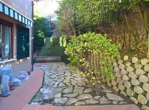 Property grounds - ‘Little Corner of Tranquillity’ with Private Garden and Wi-Fi (Poggibonsi)