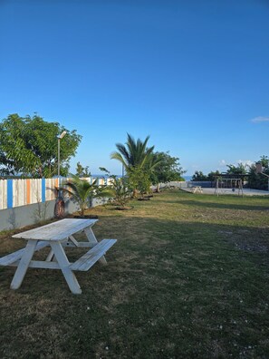 Outdoor dining - beautiful 2B/2B is located in a gated community in Coral Springs Vallage. (Coral Spring)