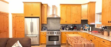 Microwave, oven, stovetop, coffee/tea maker