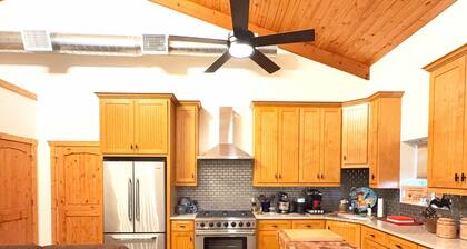 Peaceful Texas Retreat w/Gourmet Kitchen, Ranch Views, Optional MasterChef Meals