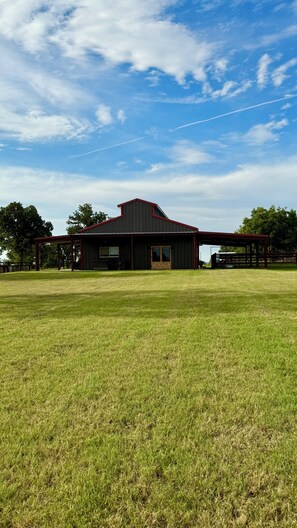 Exterior - Peaceful Texas Retreat w/Gourmet Kitchen, Ranch Views, Optional MasterChef Meals (Lipan)