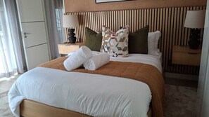 2 bedrooms, iron/ironing board, WiFi, bed sheets - Ellipse Waterfall, Cassini, 2 Bedroom en-suite Apartment (Midrand)