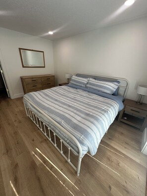 3 bedrooms, travel crib, WiFi, bed sheets - St. George Getaway at Las Palmas Resort (St. George)