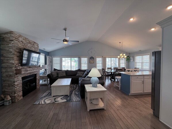 Smart TV, fireplace