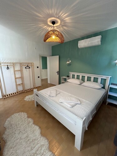 Charming 2-bedroom apartment in brilliant Datça with WiFi, AC