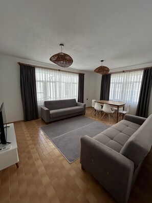 Living area - Charming 2-bedroom apartment in brilliant Datça with WiFi, AC (Datça)