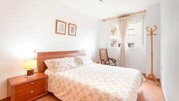 2 slaapkamers, een strijkplank/strijkijzer, gratis wifi, beddengoed