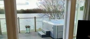 Lake Access, Hot Tub, 4+MBed, 3Bth, Landings, Cotswolds Water Park, Sth Cerney