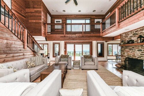 The Lodge at Bear Rock