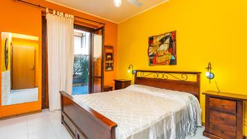 2 slaapkamers, een strijkplank/strijkijzer, gratis wifi, beddengoed