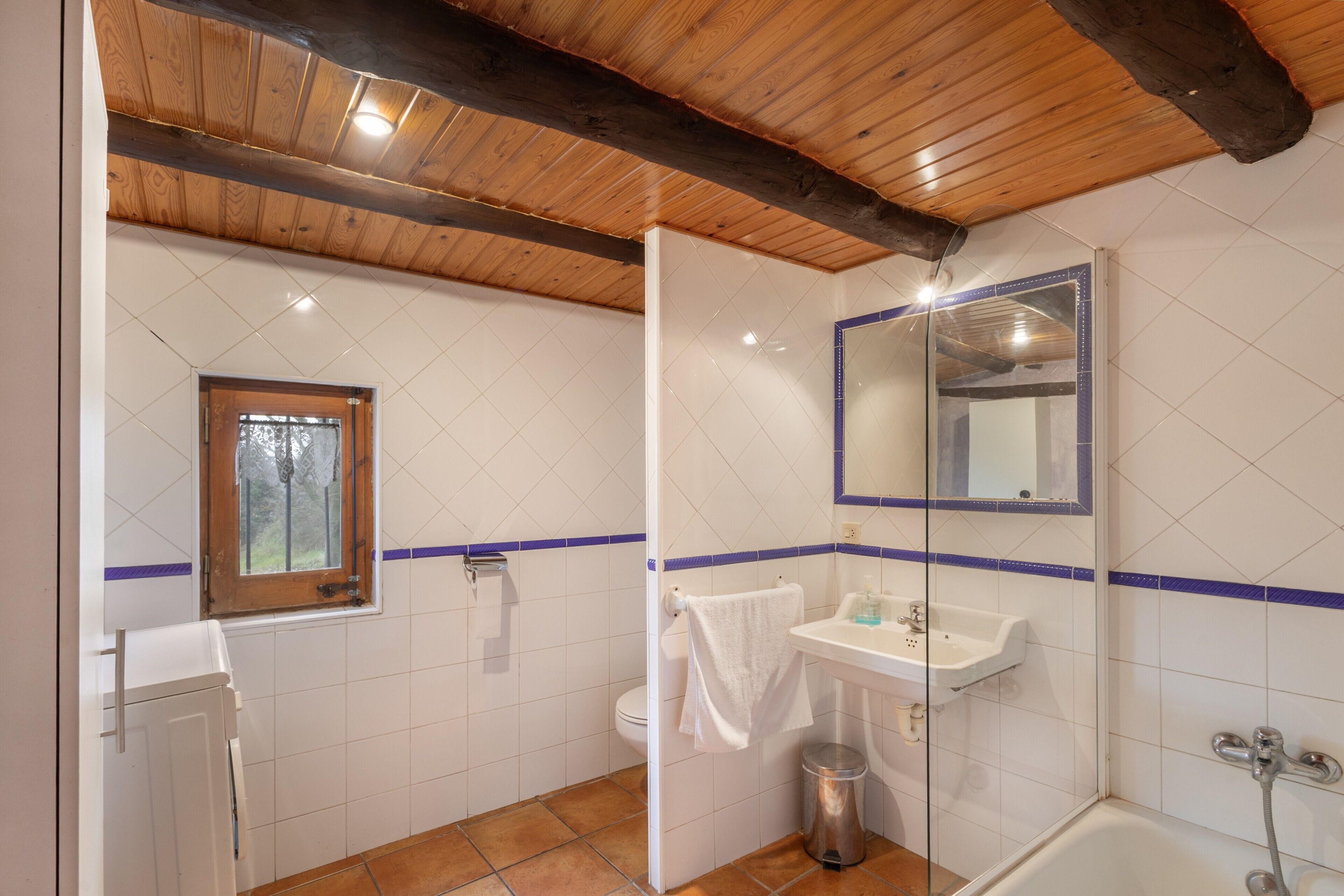 Een douche, een haardroger, handdoeken