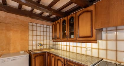 Masía 'Cal Cisteller' con piscina compartida y jardín privado