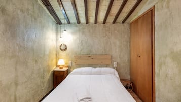 3 bedrooms, bed sheets