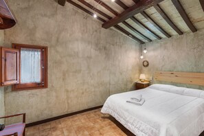 3 bedrooms, bed sheets - Farmhouse 'Cal Cisteller' with Shared Pool and Private Garden (Olvan)