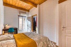 2 室のベッドルーム、アイロン / アイロン台、WiFi (無料)、ベッドシーツ